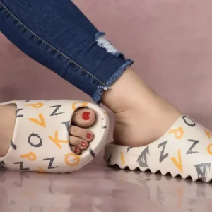 Pantuflas Estampadas Letras Beige