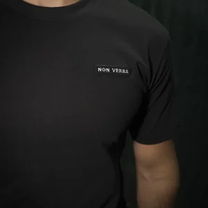 CAMISETA "INSIGNIA" NEGRA