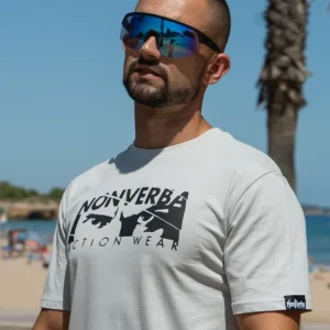 CAMISETA "INTERNATIONAL LANGUAGE" GRIS CLARO
