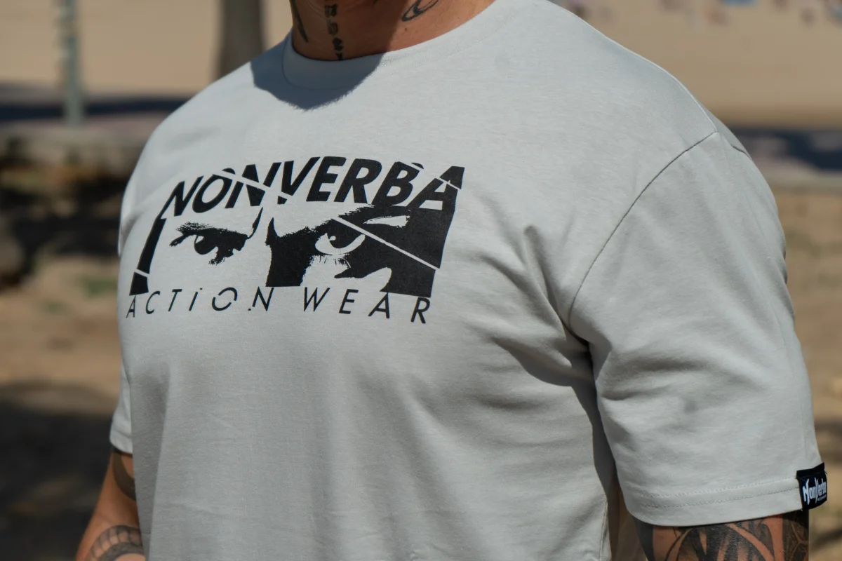 CAMISETA "INTERNATIONAL LANGUAGE" GRIS CLARO - Imagen 4