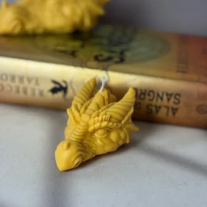 Dragón dorado pequeño