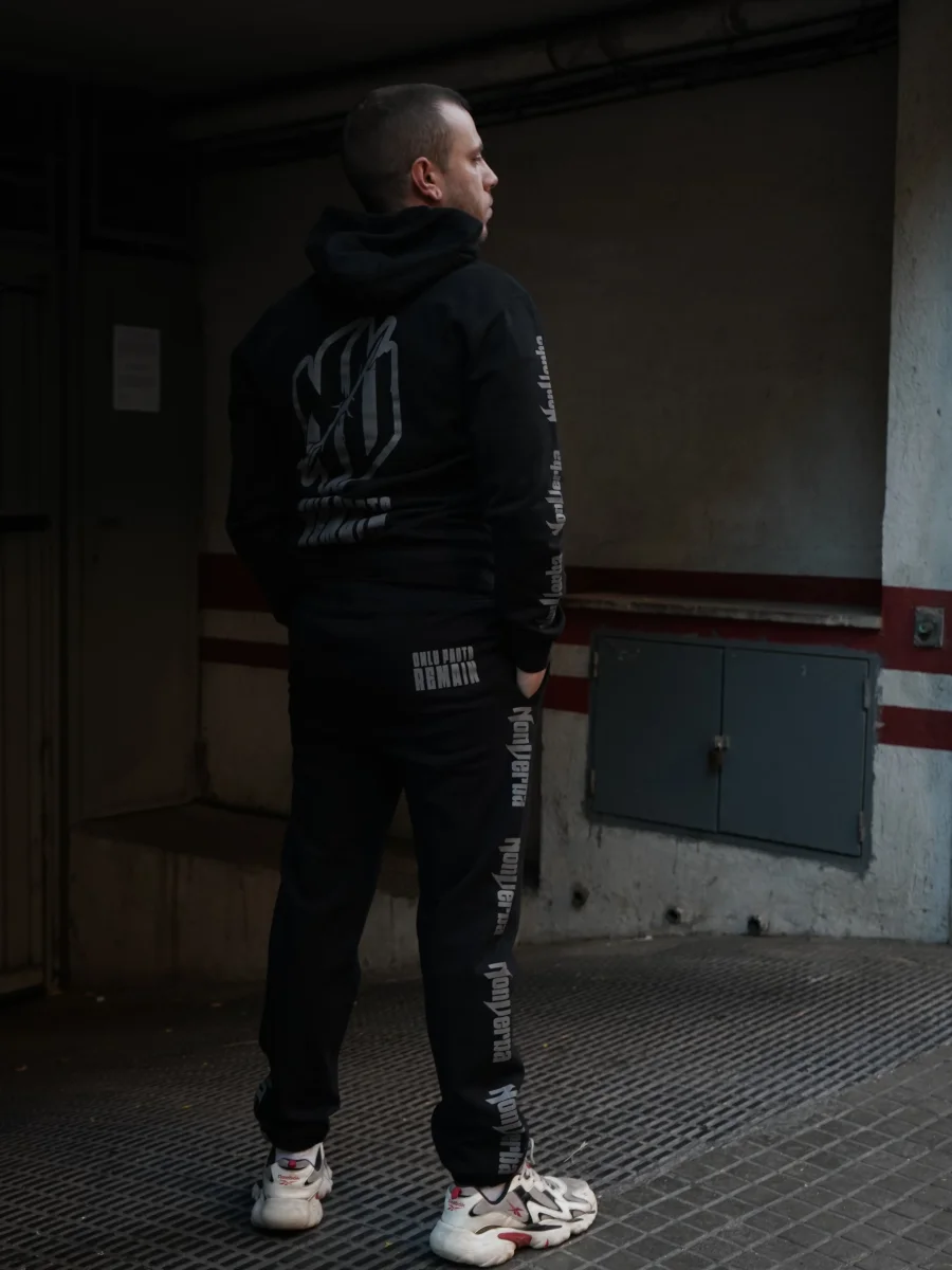 SUDADERA "STILLNESS" NEGRA - Imagen 4