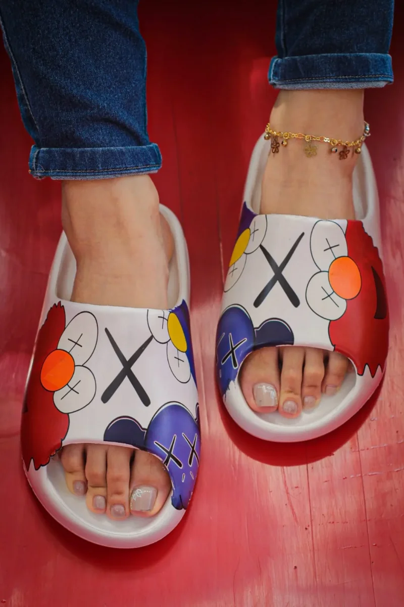 Pantuflas Estampada Elmo Beige - Imagen 3
